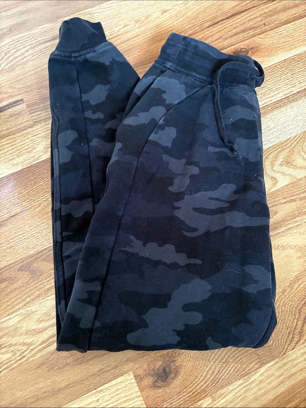 Lululemon Sz 4 Black Camo Jogger Sweatpants